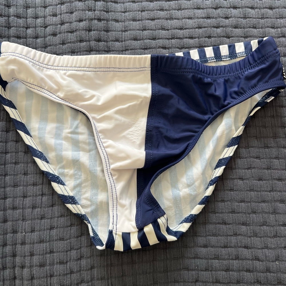 Men’s M salty Australia Speedo in navy/white (used - good condition)